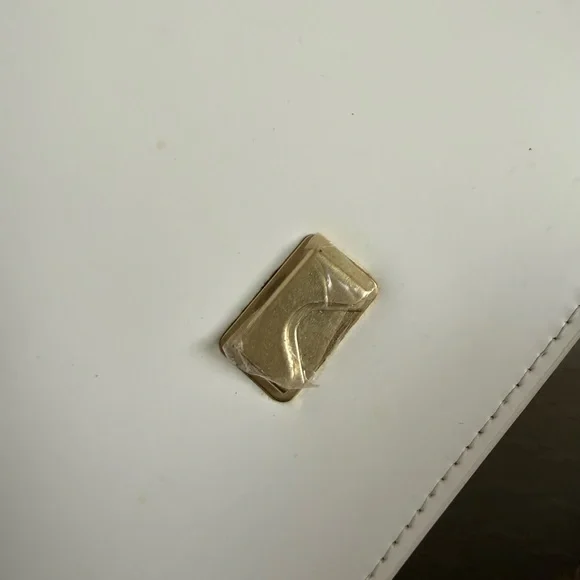 Pinko White Leather Shoulder Bag with Gold Chain and Accents 28cm - Picture 6 of 10